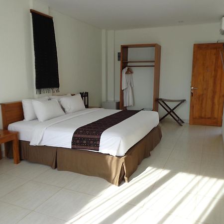 Luwansa Beach Hotel ラブハン・バジョ エクステリア 写真