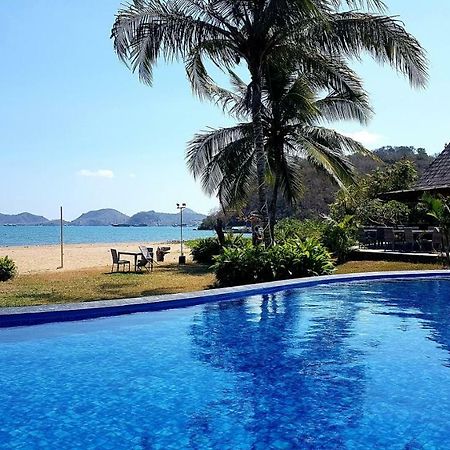 Luwansa Beach Hotel ラブハン・バジョ エクステリア 写真