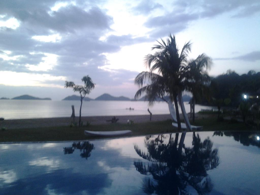 Luwansa Beach Hotel ラブハン・バジョ エクステリア 写真