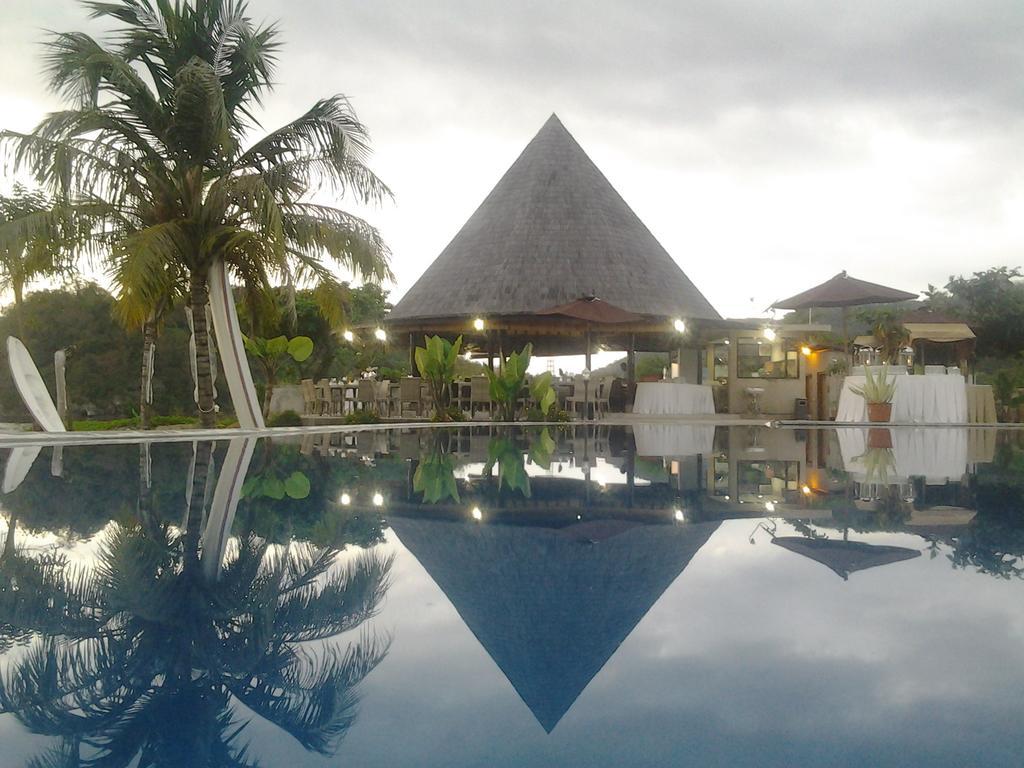 Luwansa Beach Hotel ラブハン・バジョ エクステリア 写真