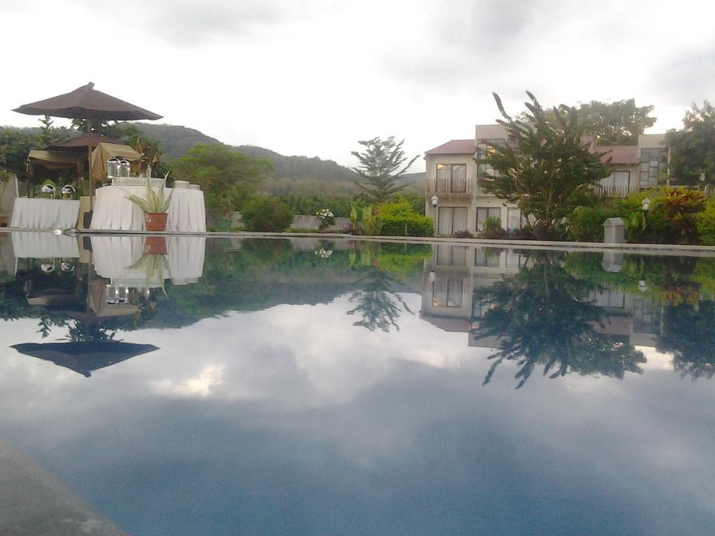 Luwansa Beach Hotel ラブハン・バジョ エクステリア 写真