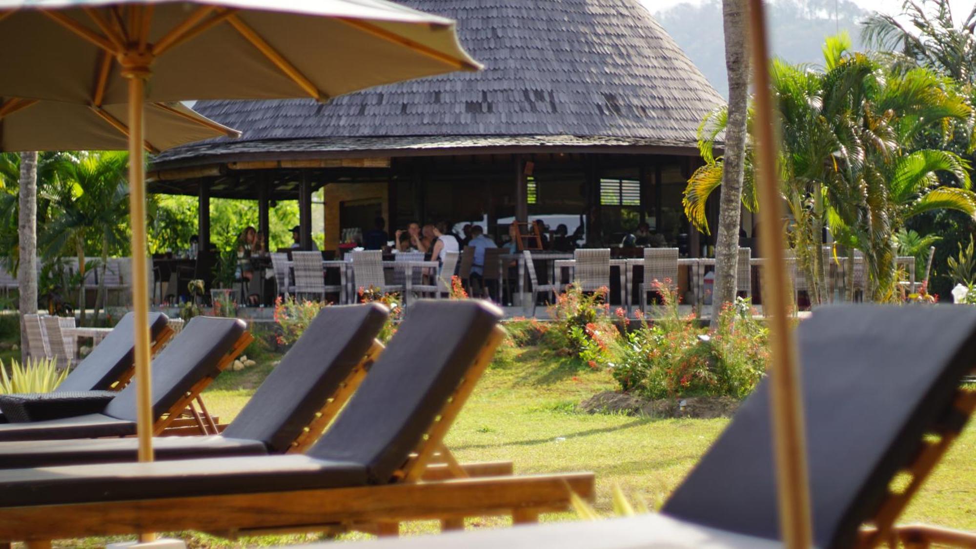 Luwansa Beach Hotel ラブハン・バジョ エクステリア 写真