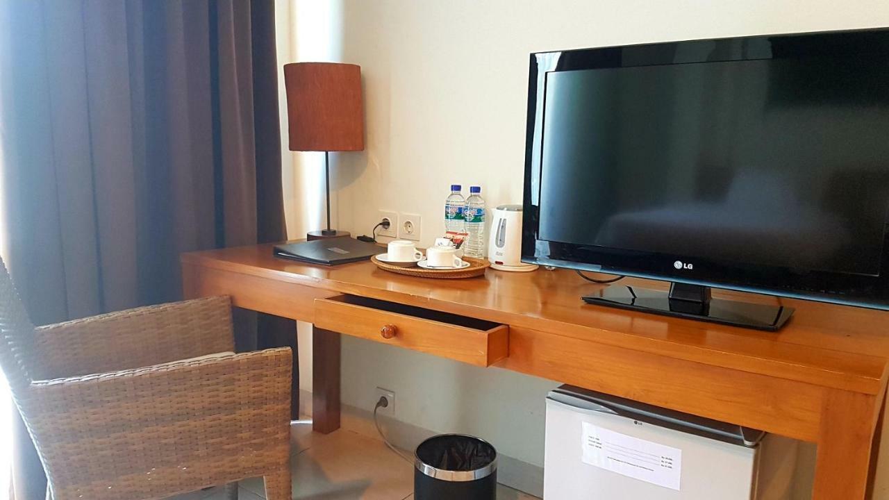 Luwansa Beach Hotel ラブハン・バジョ エクステリア 写真
