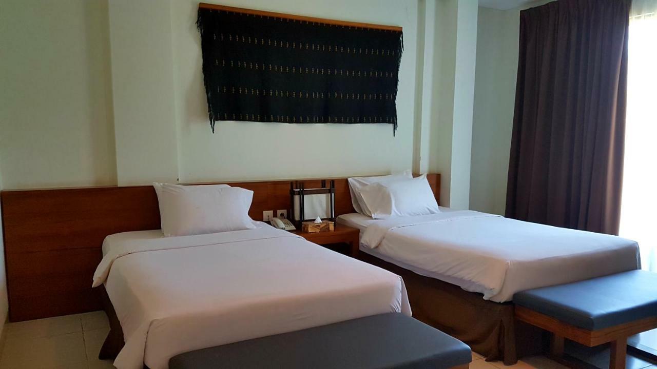 Luwansa Beach Hotel ラブハン・バジョ エクステリア 写真