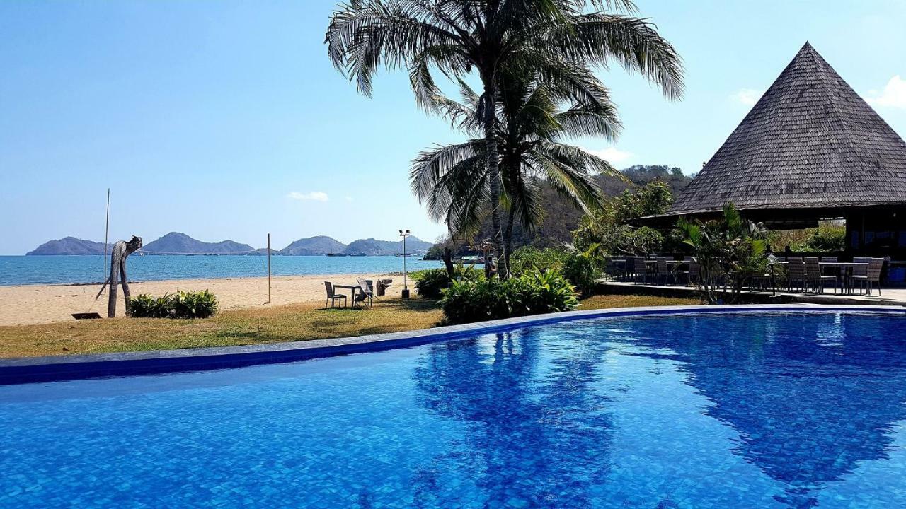 Luwansa Beach Hotel ラブハン・バジョ エクステリア 写真